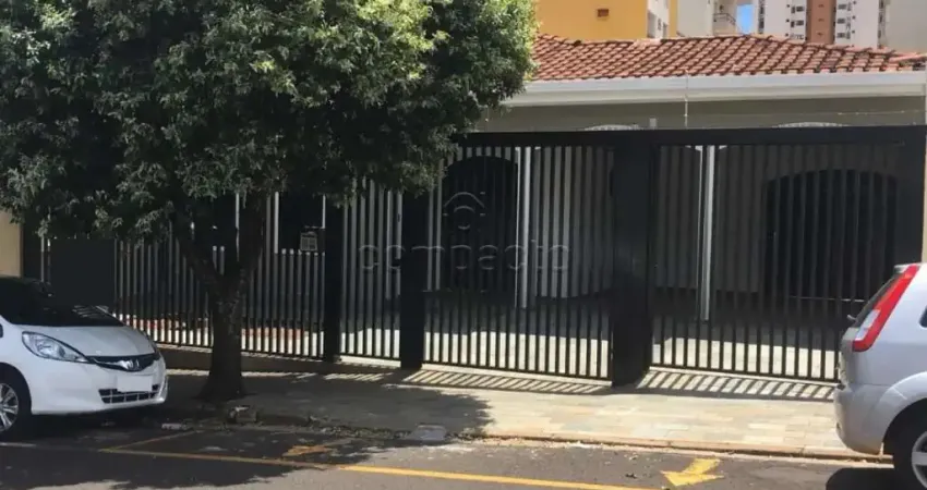 Casa Comercial Reformada com 400M² - Localização privilegiada.