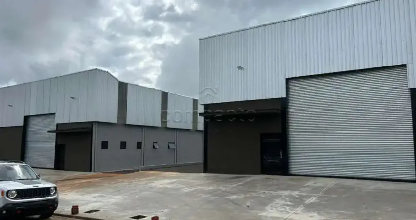 Barracão Comercial com 600m² de área útil  para alugar - Distrito Industrial Doutor Carlos Arnaldo e Silva.
