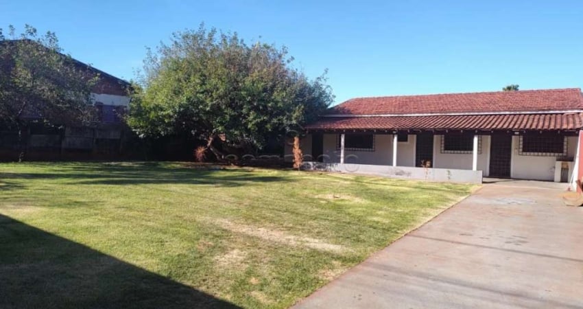 Casa com 2 quartos para alugar na Rua Antônio Mayor, Jardim Mugnaini, São José do Rio Preto