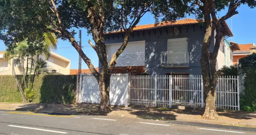Sobrado Comercial 4 Quartos para alugar, 550m² - Santos Dumont
