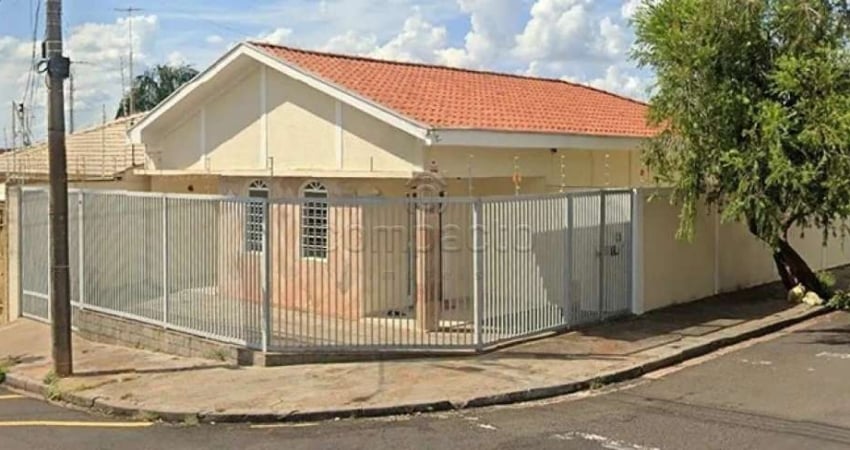 Casa com 3 quartos para alugar na Rua Moysés Miguel Haddad, Jardim Canaã, São José do Rio Preto