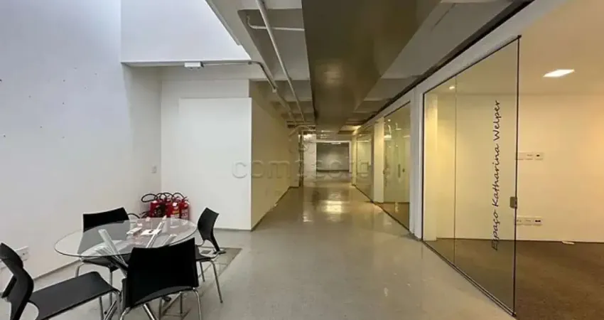 Lindo e amplo prédio com 1.700m² de área útil no centro!