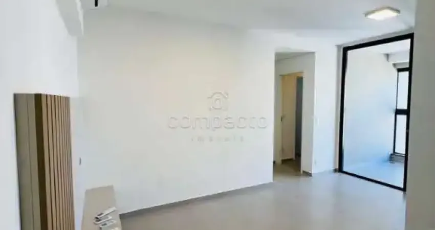 Apartamento Novo com 2 Quartos completo em armários!