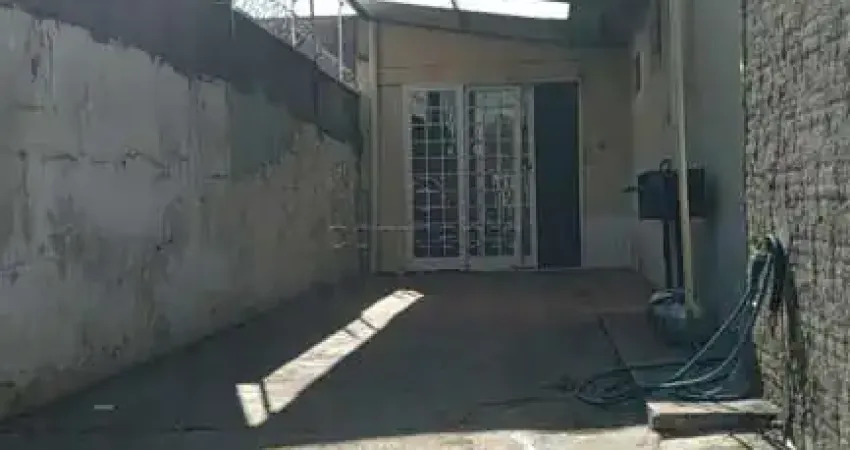 Casa com 2 quartos para alugar na Rua Jaime Cal, Conjunto Habitacional São José do Rio Preto, São José do Rio Preto