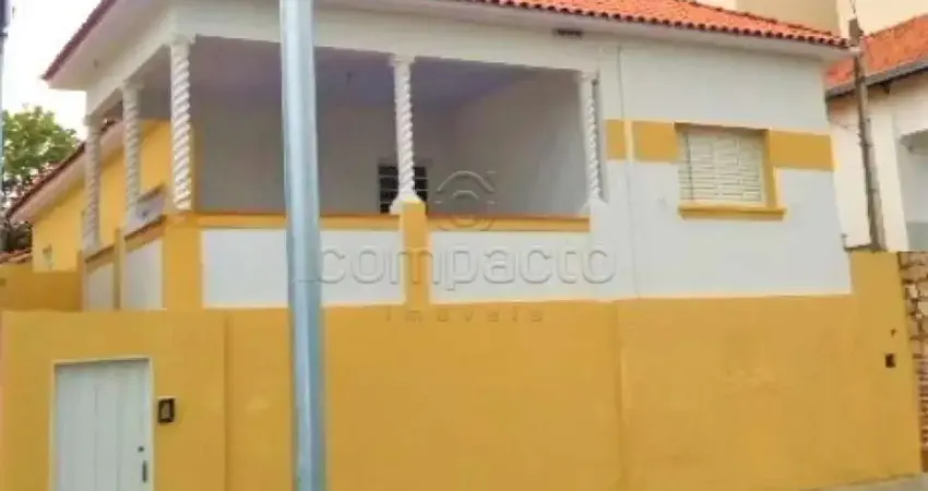 Casa com 3 quartos para alugar na Rua Bernardino de Campos, Centro, São José do Rio Preto