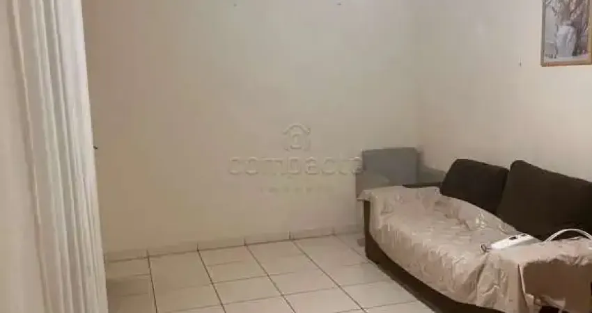 Casa com 2 quartos para alugar na Avenida da Saudade, Centro, Guapiaçu