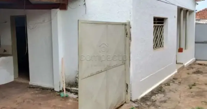 Casa para alugar com 2 quartos e ampla garagem, 60m² - parque industrial