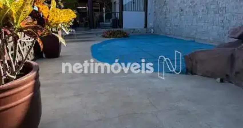 Residência de alto padrão com arquitetura autoral, lazer completo e integração com a natureza