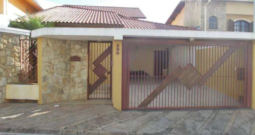 Casa com 3 dormitórios à venda, 236 m² por R$ 730.000,00 - Jardim Califórnia - Bragança Paulista/SP