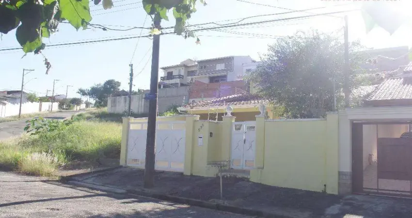 Casa com 3 dormitórios à venda, 220 m² por R$ 650.000,00 - Jardim Primavera - Bragança Paulista/SP