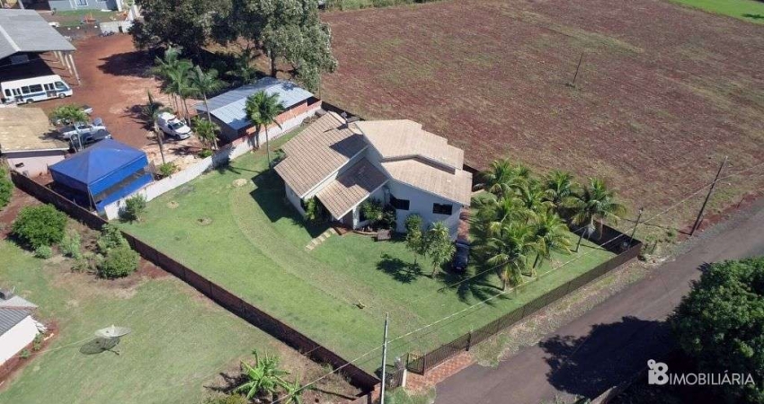 CASA COM BARRACÃO