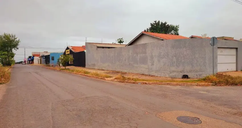 Casa de esquina 2 quartos a venda Bairro SantaTerezinha - Cuiabá - MT