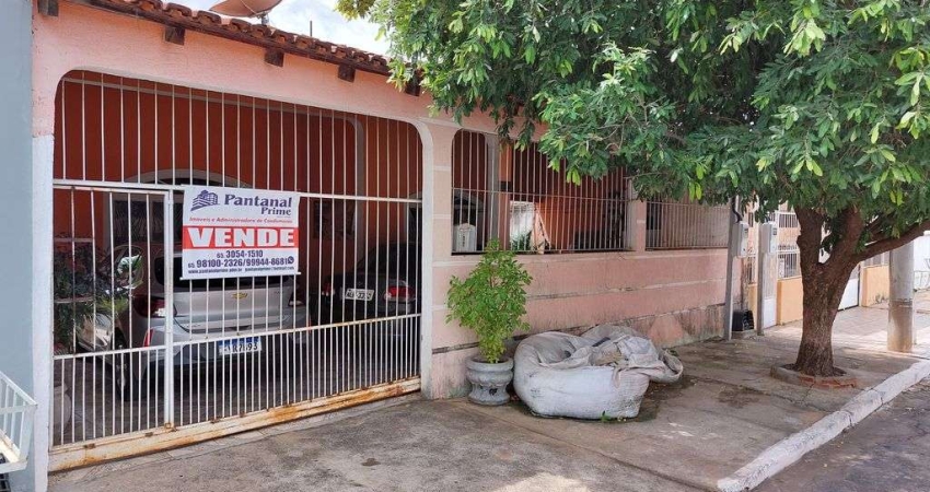 Casa em ótima localização no CPA 3 setor II, prox. Av. Tuiuiú e comércio local.