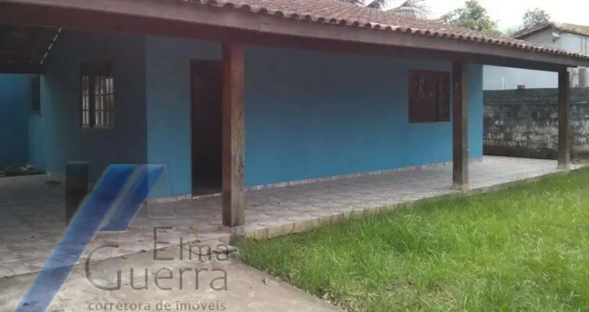 Ubatuba, Jardim Carolina - Casa com 03 dormitórios, sendo 02 suítes.
