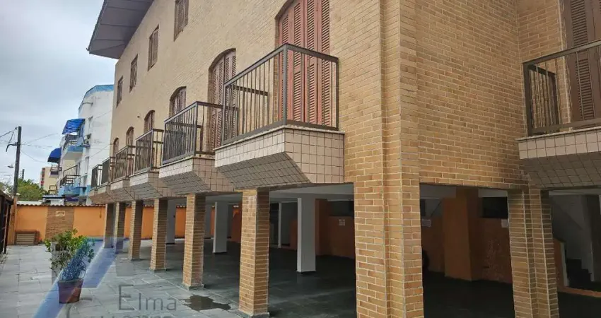 Ubatuba, Praia Grande - Apartamento com 02 dormitórios a 300 metros do mar.