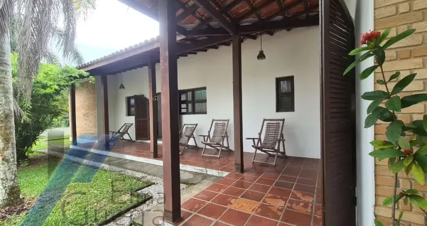 Ubatuba, Parque Viva Mar - Casa mobiliada com 03 dormitórios, sendo 01 suíte.