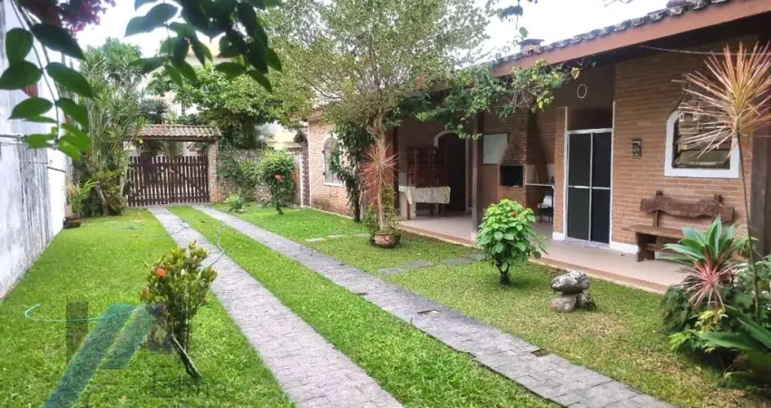 Ubatuba, Itaguá - Casa mobiliada com 02 dormitórios.