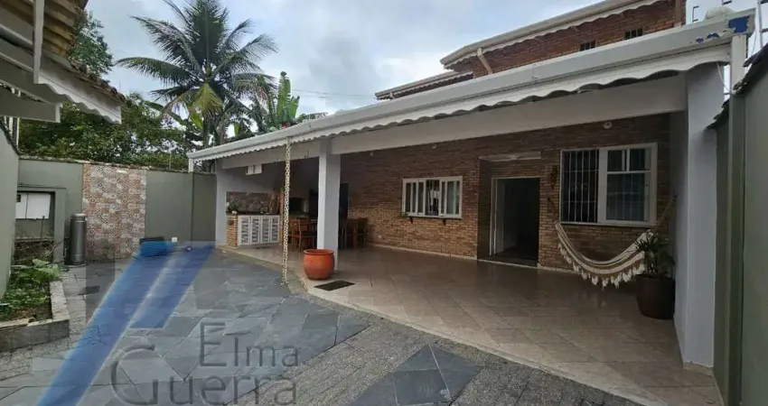 Ubatuba, Itagua - Casa sobrado com 03 dormitórios, sendo 01 suíte.