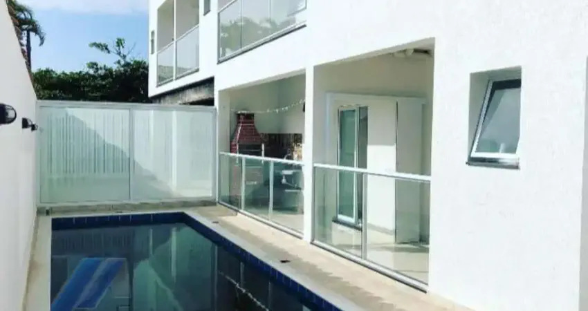 Ubatuba, Praia do Sapê - Apartamento com 01 dormitório e área de lazer.
