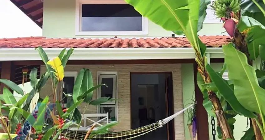 Ubatuba, Itaguá - Linda casa sobrado com 03 formitorios sendo 02 área de lazer .