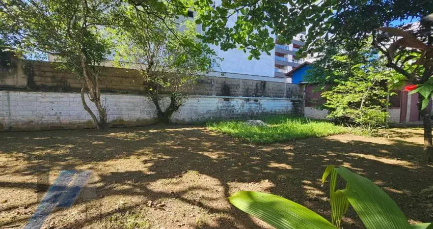 Ubatuba, Itagua - Terreno de esquina aterrado e murado com 300 m2.
