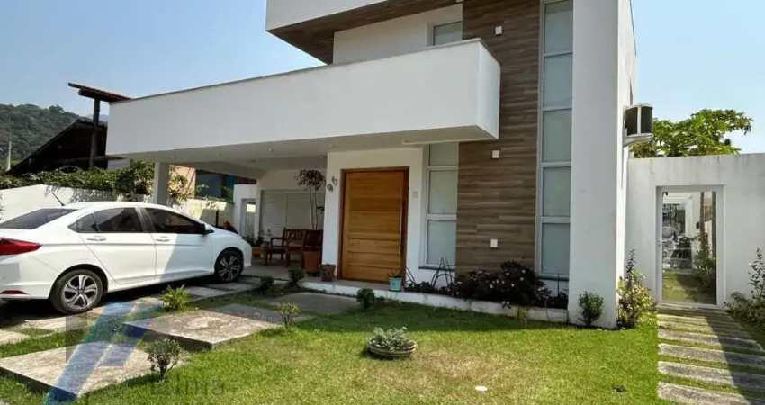 Ubatuba, Ubatuba Country - Casa sobrado com 04 suítes, espaço gourmet na área de lazer.