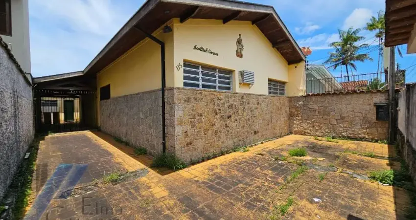 Ubatuba, Centro - Bela casa bem localizada com 02 dormitórios, próximo ao Aeroporto.