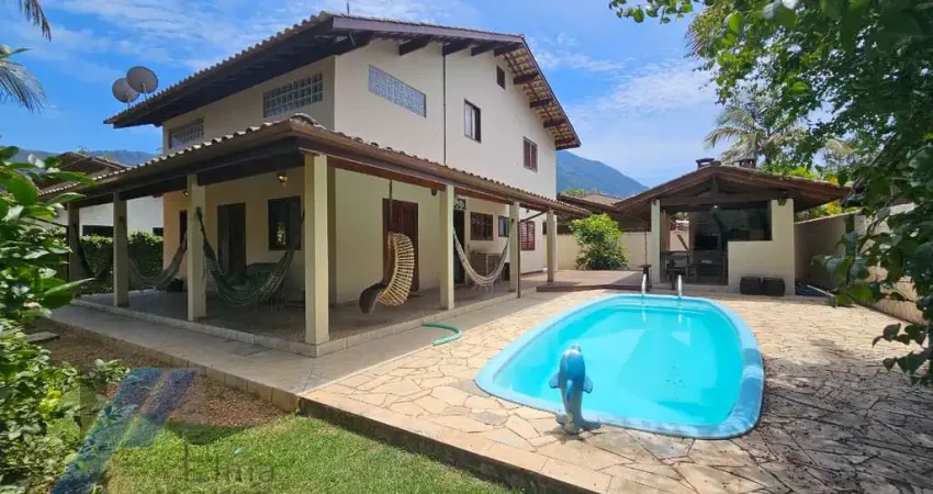 Ubatuba, itamambuca - linda casa com 03 dormitórios sendo 01 suíte e 300 metros do mar.