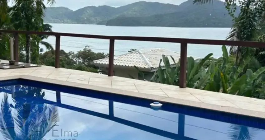 Ubatuba, Domingas Dias - Casa com 05 dormitórios, sendo 04 suítes e área de lazer com vista para o mar.