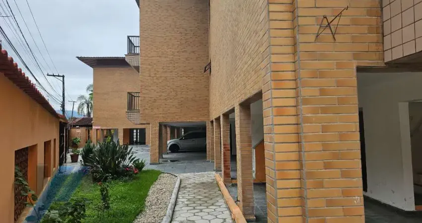 Ubatuba, Praia Grande - Apartamento com 02 dormitórios a 300 metros do mar.