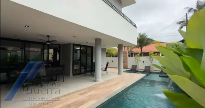 Ubatuba, Lagoinha- Casa Alto Padrão com 05 suítes e área de lazer com vista para o mar.