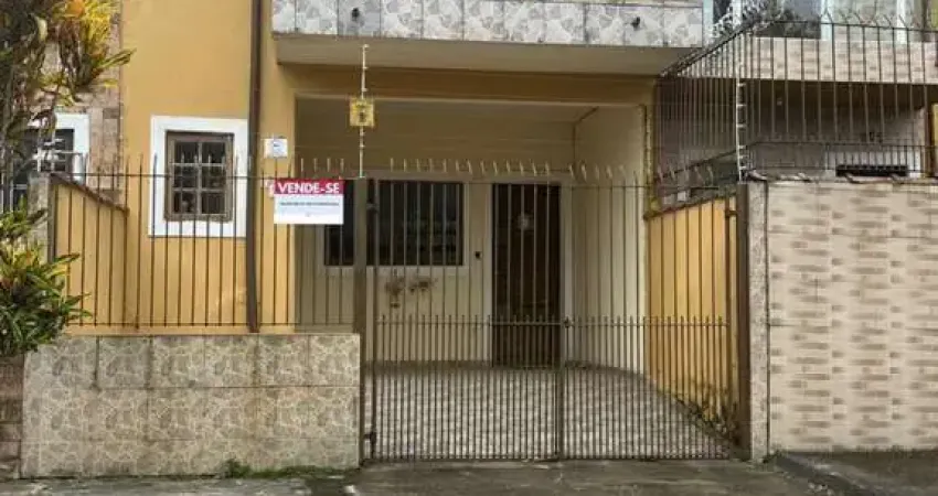 Ubatuba, pereque-açú - sobrado geminado com 02 dormitórios.