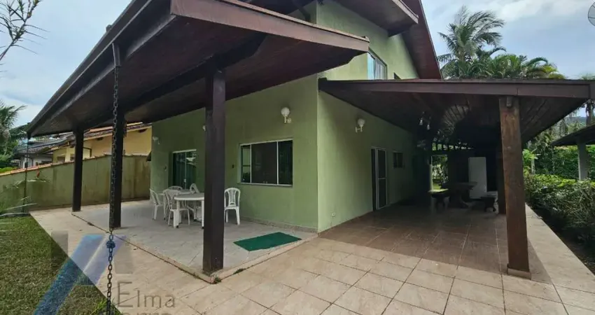 Ubatuba, condomínio ubatuba country - casa no com 04 dormitórios, sendo 02 suítes.