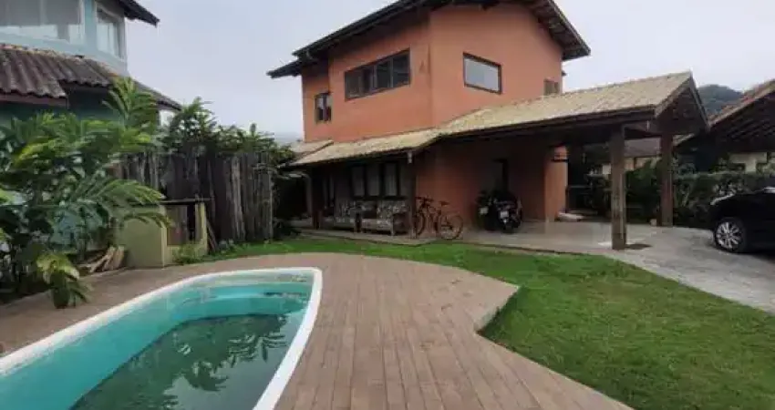 Ubatuba, ubatuba country- casa com 04 dormitórios, sendo 03 suítes e area de lazer.