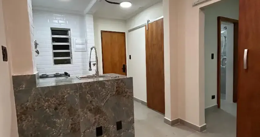 Lindo apartamento, finamente reformado, na quadra da praia, josé menino - santos - sp