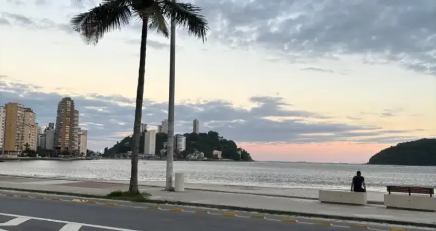 Excelente kitnet, porteira fechada, na quadra da praia do gonzaguinha - são vicente - sp