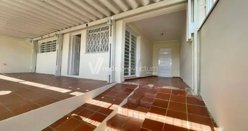 Casa com 3 quartos para alugar na Dois de Julho, 27, Vila Marieta, Campinas