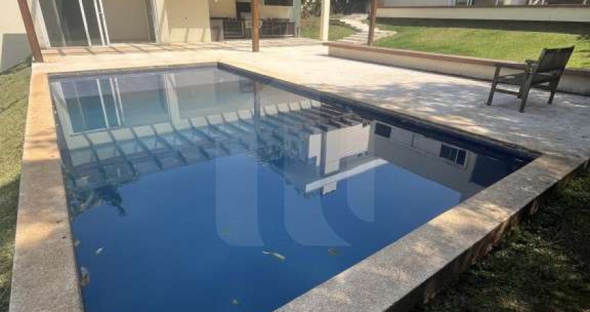 Linda casa  contemporânea em condomínio fechado com projeto arquitetônico diferenciado  para Locação