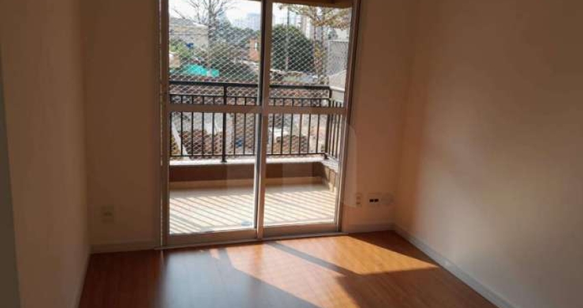 Apartamento de 60m² para alugar - Jardim Tupanci, Barueri