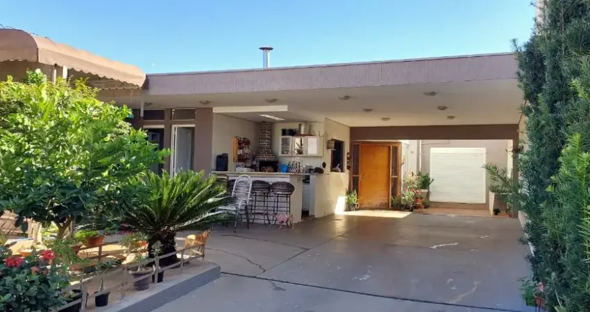 Casa com 3 quartos para alugar na Avenida Augusto de Campos, 505, Jardim das Estações (Vila Xavier), Araraquara