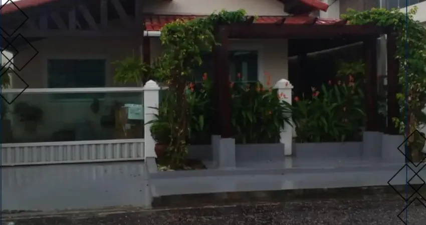 Linda Casa térrea  para Venda no condomínio Alto de Pinheiro