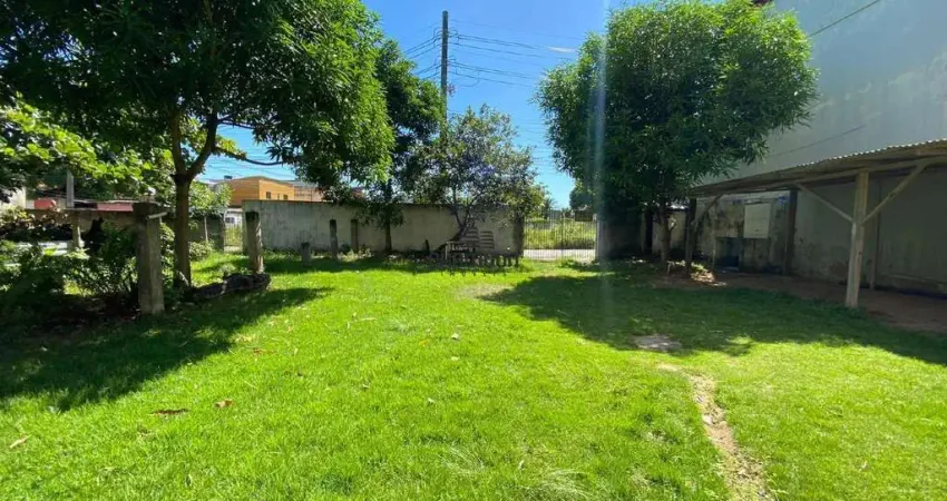 Casa duplex com 7 quartos, terreno grande e casa para caseiro a venda em Guarapari/ES.