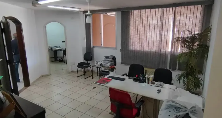 Vende-se sala comercial 60m² no Gonzaga em Santos/SP