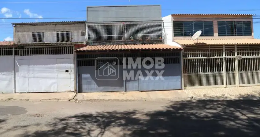 Venda em Samambaia Sul: Casa com 4 dormitórios, 1 suíte e 3 banheiros por R$ 400.000. Oportunidade imperdível!