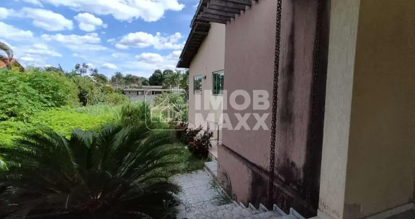 Casa de condomínio no jardim botânico, 4 quartos, 3 suítes, 360m², quintal de 1253m², venda adjudicada.