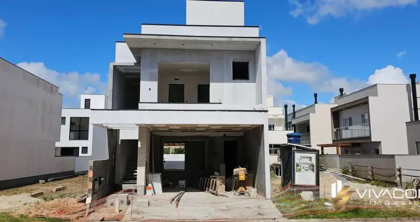 Casa em condomínio fechado, com área de lazer completa
