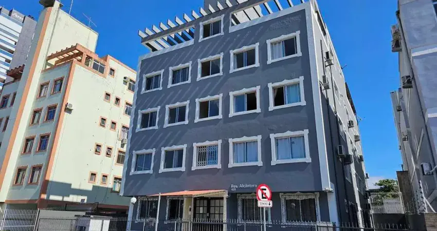Kitnet mobiliada em ótima localização no bairro Kobrasol