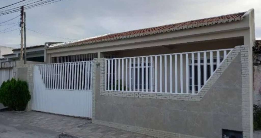 Casa à Venda | 3 Quartos com Suíte – 2 Vagas | Localização Excelente!