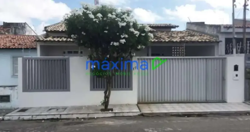 Casa com 3 quartos à venda na Avenida Luciano Monteiro Sobral, 17, Luzia, Aracaju