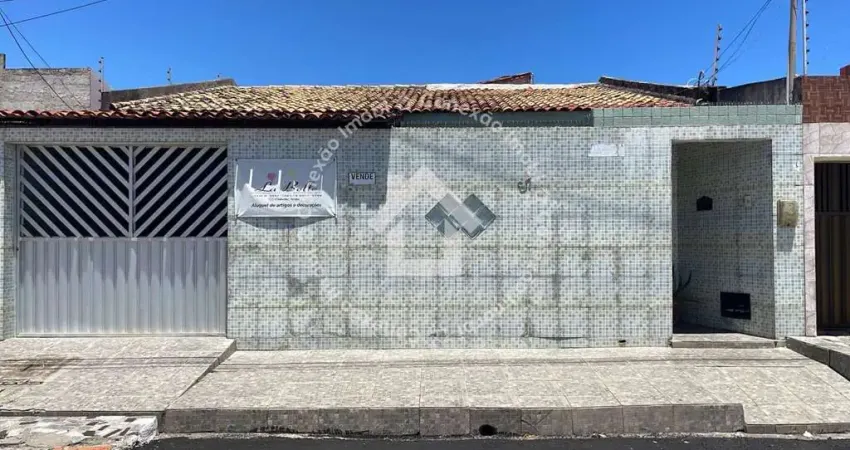 Casa à Venda no Bairro Aeroporto (Santa Tereza) - 5 Quartos, 1 Suíte